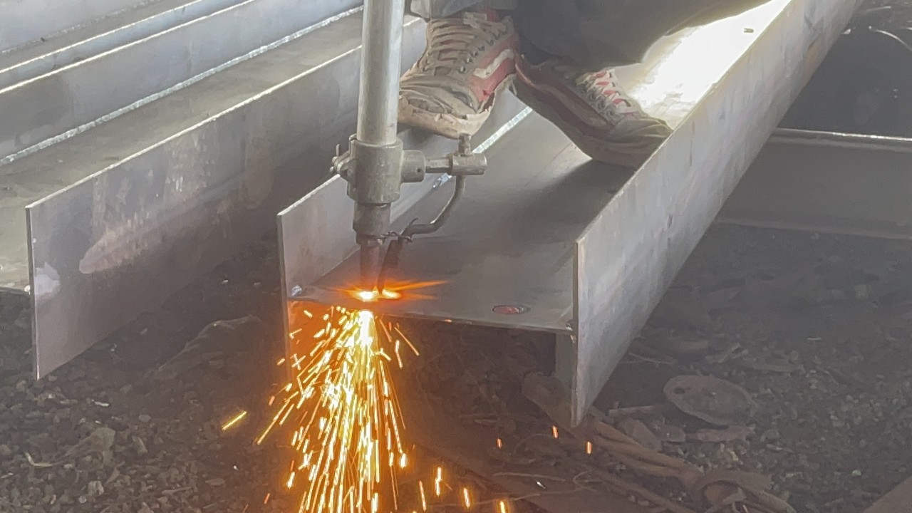 gia-cong-khung-keo-thep-cong-trinh-nha-xuong-binh-phuoc