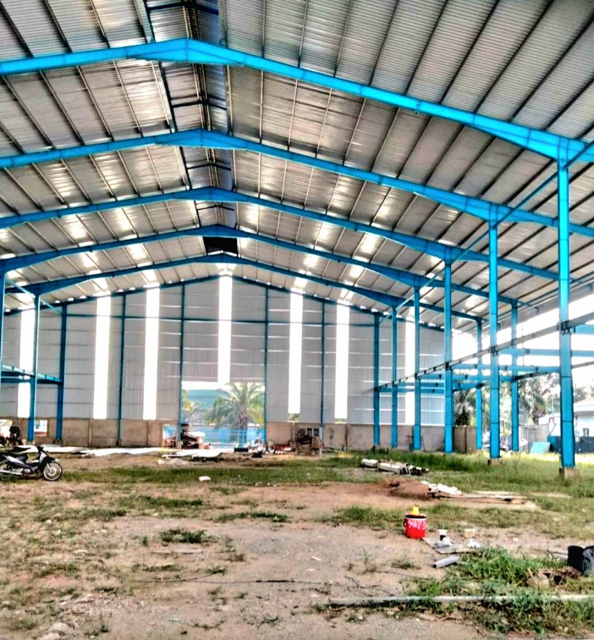 thi-cong-nha-xuong-anh-hieu-quan-12